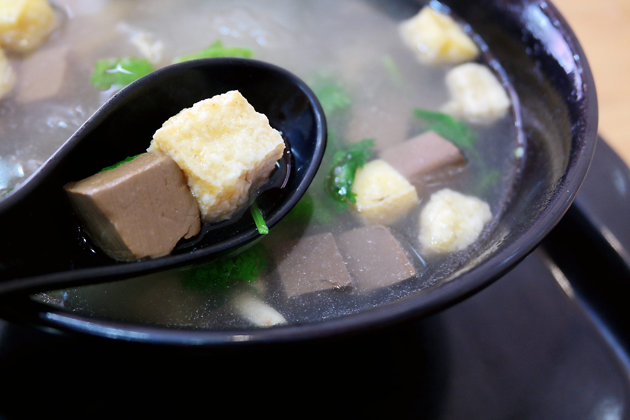 鸭血粉丝汤,鸡汁汤包,南京人最标准的小吃组合!