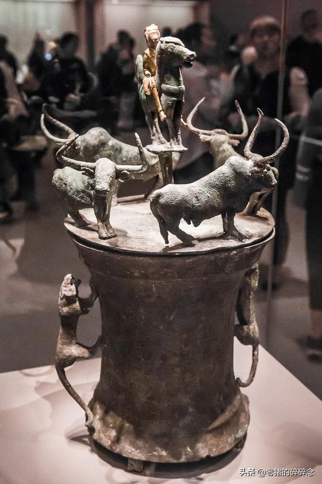 国宝寻踪之西汉四牛鎏金骑士铜贮贝器