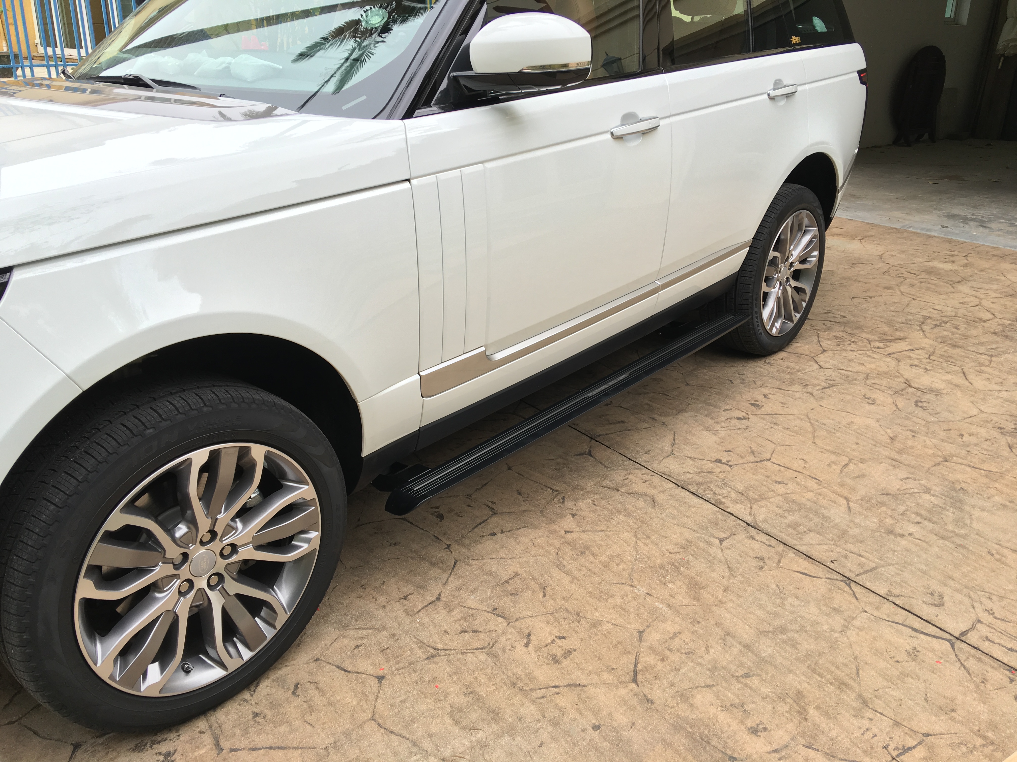 路虎揽胜电动脚踏板 揽胜隐形自动收缩侧踏板 豪车必备舒适上下车