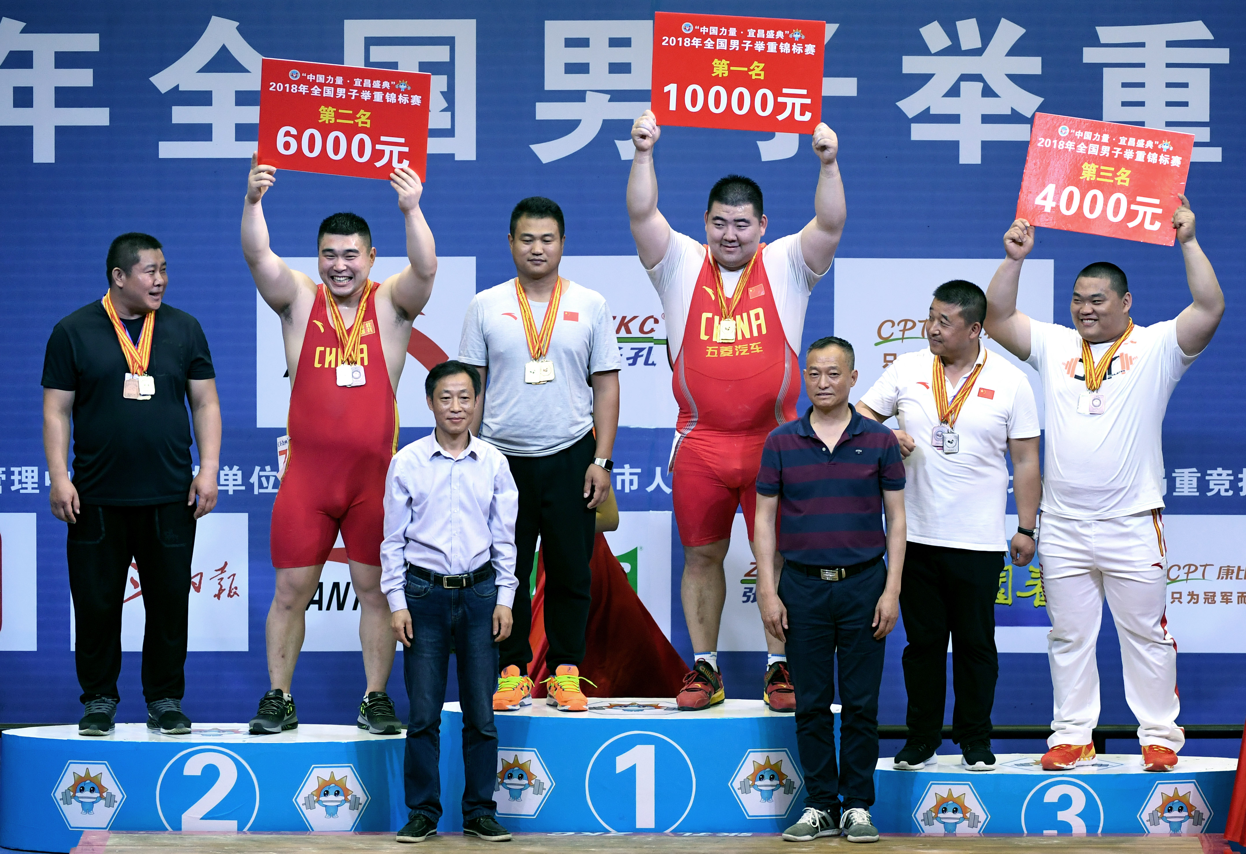 举重——全国男子举重锦标赛:艾雨南获105公斤以上级抓举,挺举和总