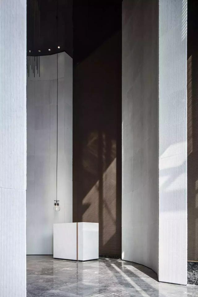 高级灰静谧艺境中真正的朴质奢华