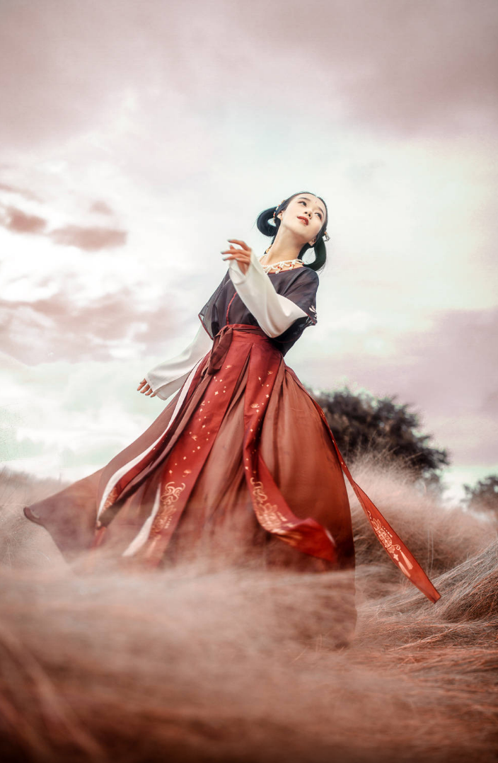 红裙美女翩翩起舞,白衣美人雪中撑伞,古代的美女都这么漂亮吗?