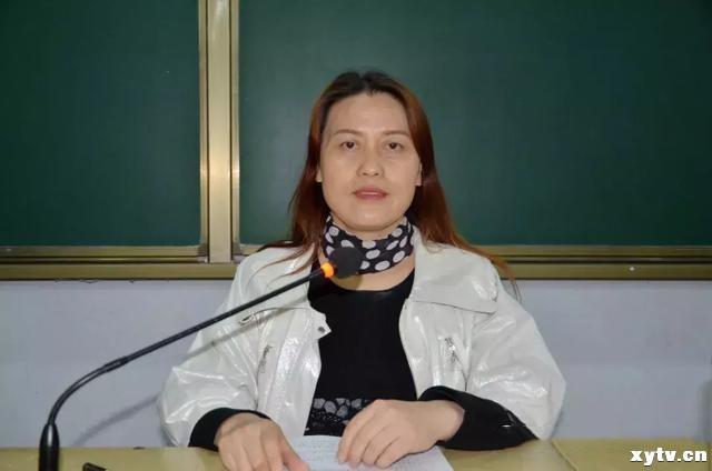 罗山高中开展"新进教师汇报课"研讨活动