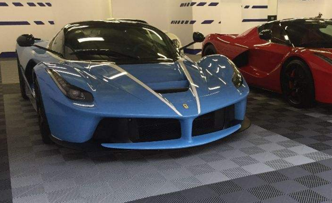 国内首辆婴儿蓝法拉利,5种驾驶模式,最后一种f1冠军都不敢用