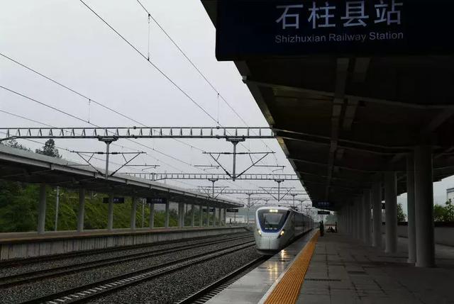 宁蓉铁路"石柱县站"以客运为主兼营集装箱运输