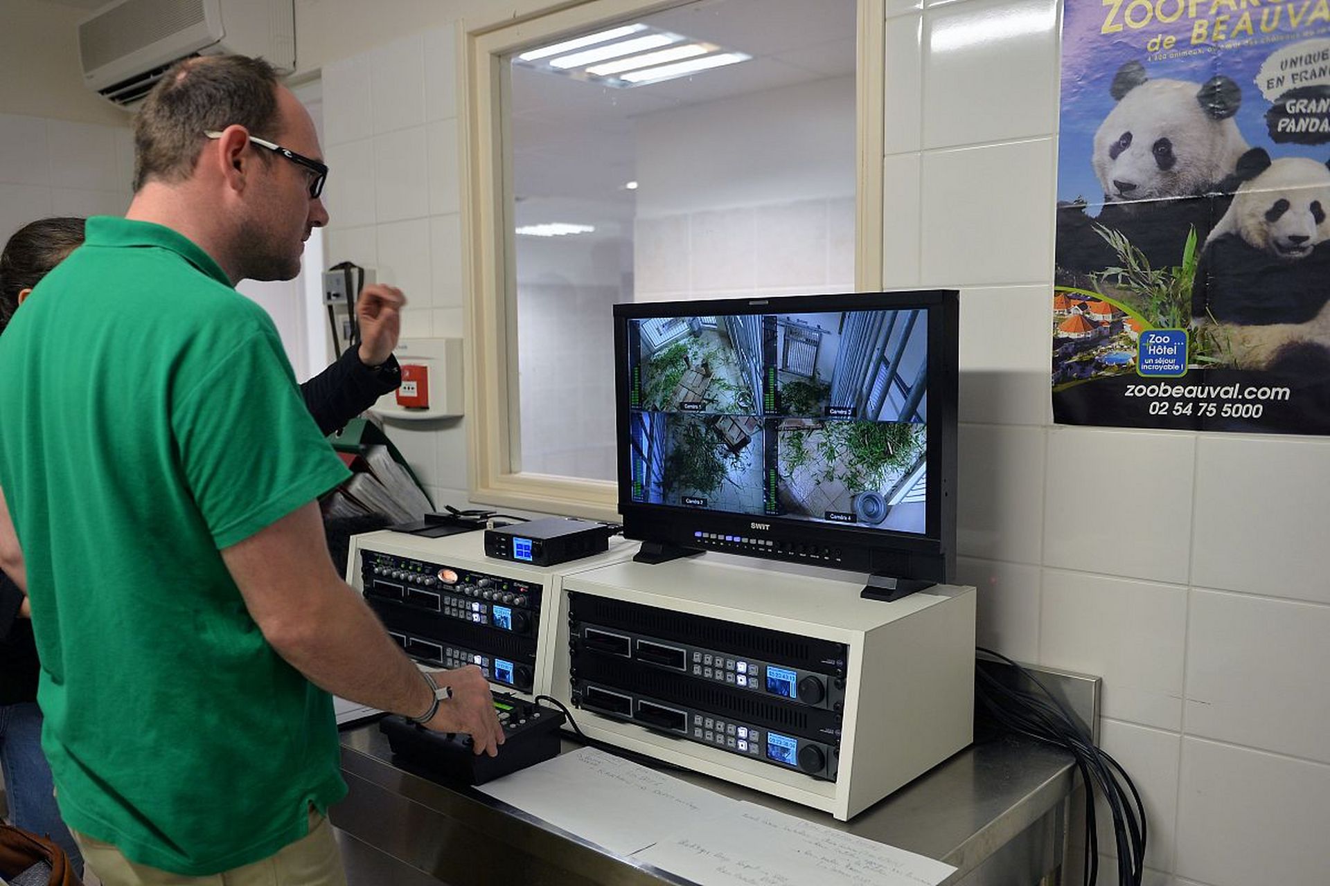 很爽很深很爽很深很黄视频视频一夜爆红全网热议，家长老师集体焦虑，平台紧急下架处理，网友吵翻天谁之过