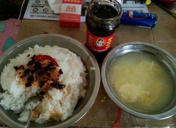 继下饭"神器"老干妈之后,又一下饭菜开始走红,下饭又够味