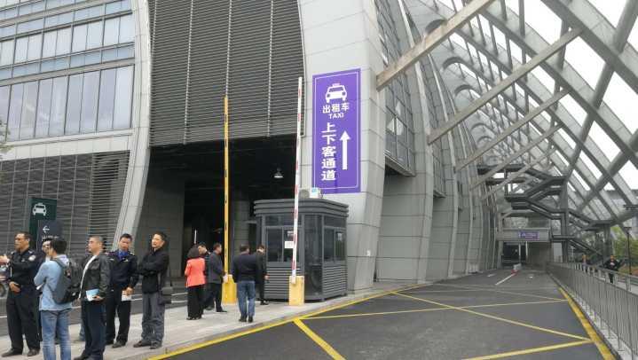 杭州客运中心黄牛拉客,为何几家都说不归自己管