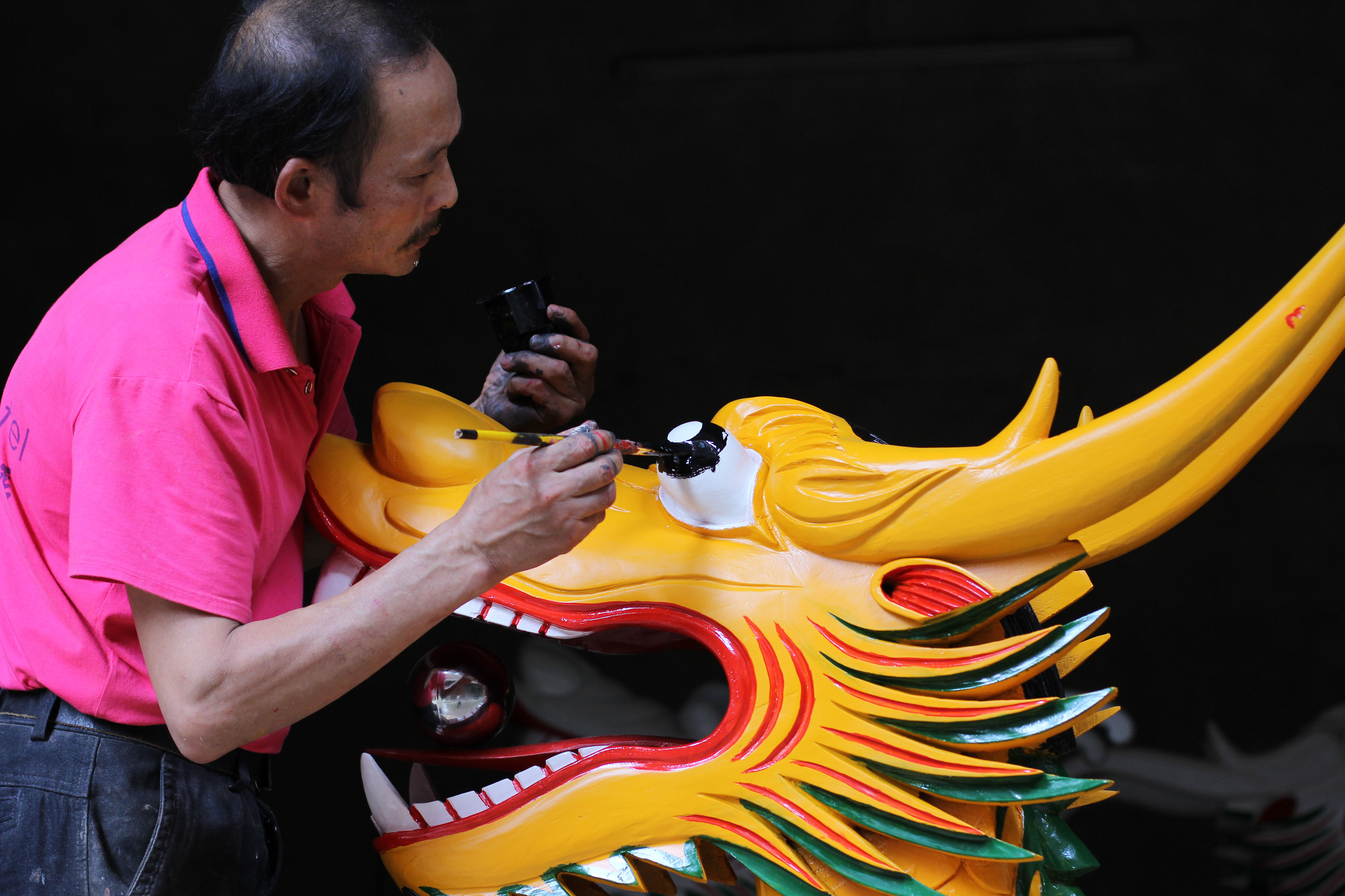 湖南道县:手工雕刻龙船头迎端午(5)