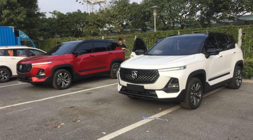 全新宝骏rs-5实车亮相,双色车身加双色内饰,颜值动力眼前一亮!