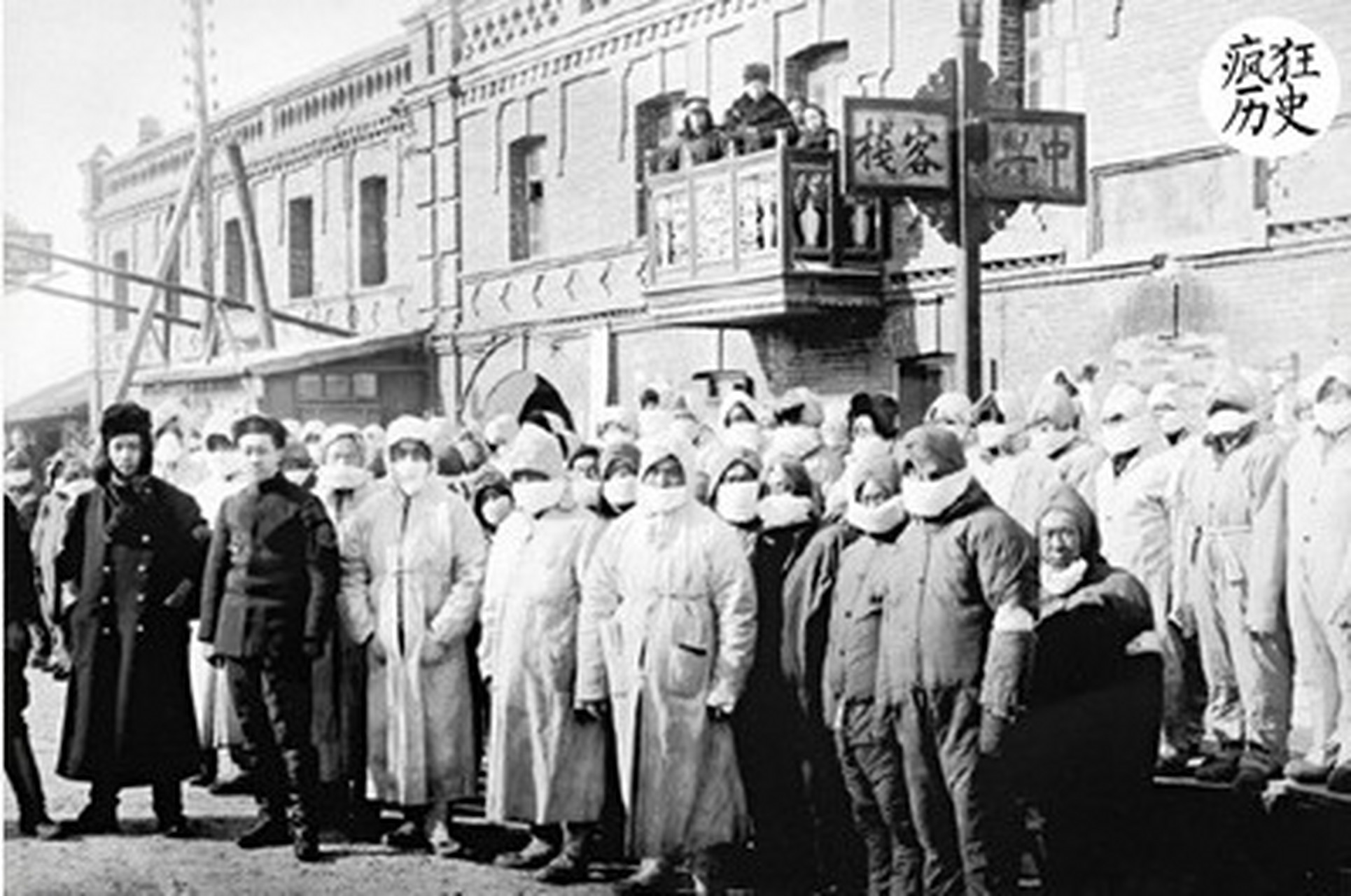 1910年底,由于猎户食用了旱獭而导致东北爆发鼠疫,死亡6万多人.