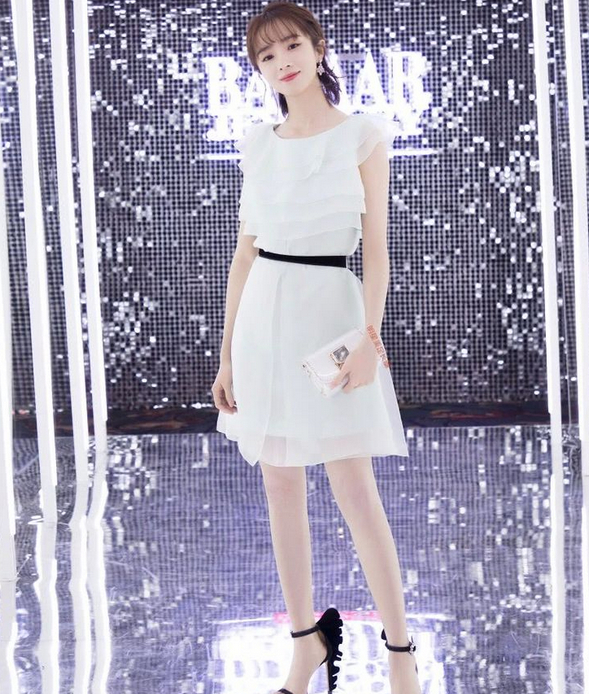 胡冰卿的"牛奶腿"vs郑爽的"漫画腿"两人真的是美爆了