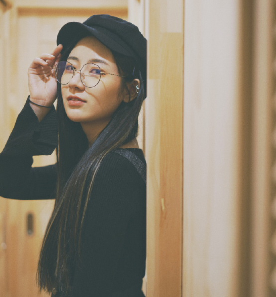 snh48-李宇琪生日当天晒出居家风写真,女神范儿十足!