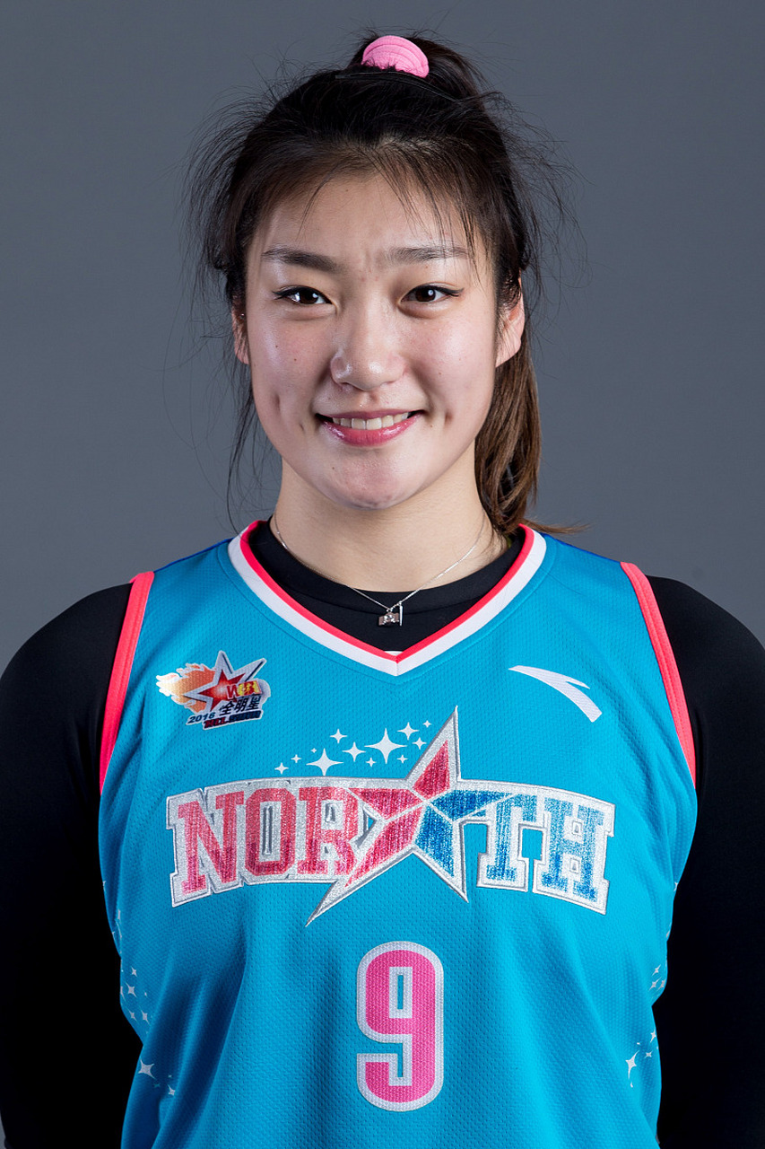 前女篮领队妻子曝李梦第三者插足# #李梦# #中国女篮李梦#  据新华社