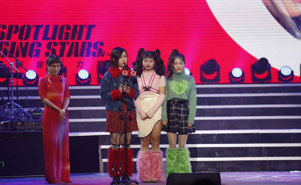 日前,3unshine组合现身某音乐盛典现场,妖娆热舞燃炸全场