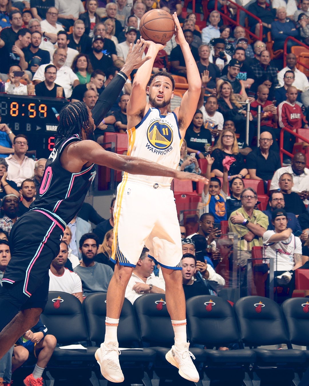 克莱比赛中投篮