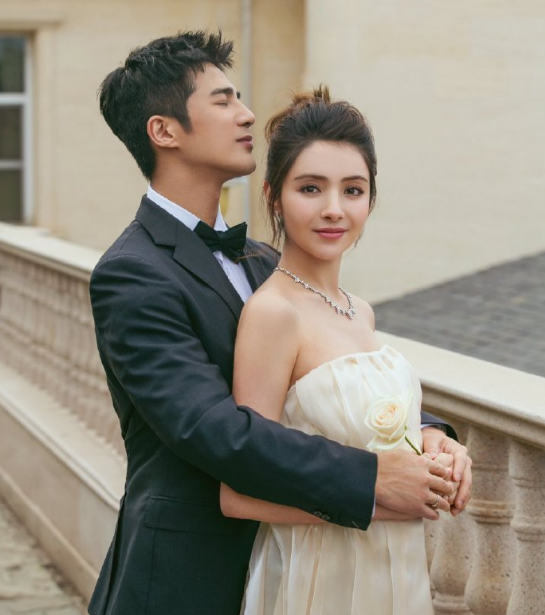 麦迪娜产后公布婚纱照,姜潮深情望着麦迪娜,两人甜蜜亲吻很浪漫