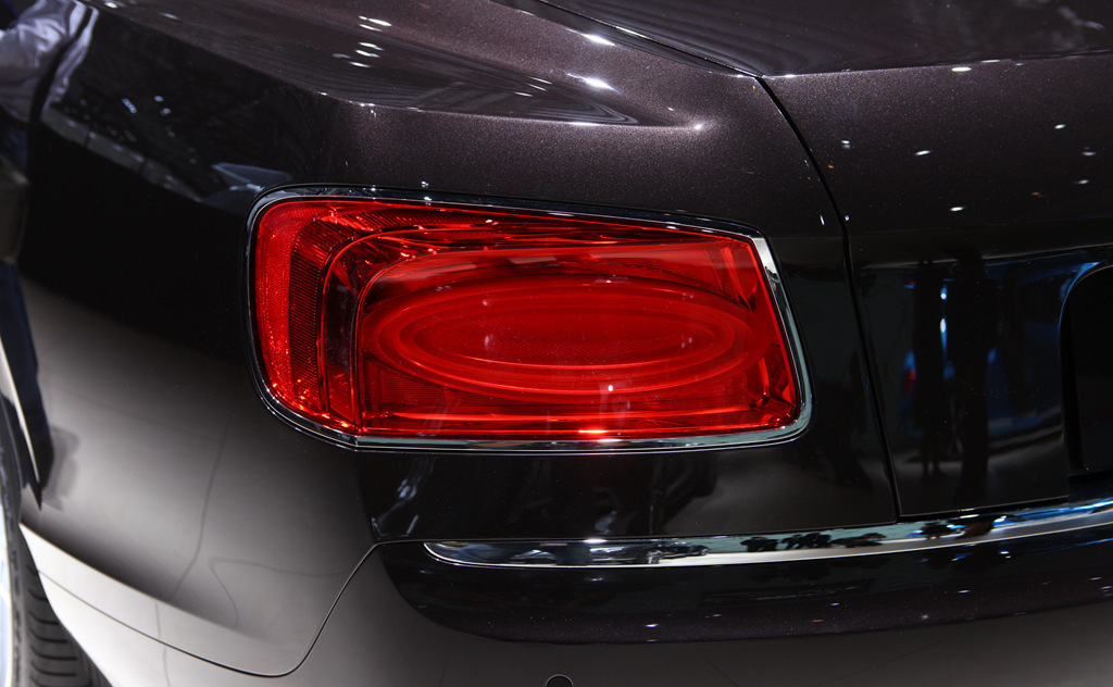 宾利飞驰v8的高清大图,快来一睹为快吧!