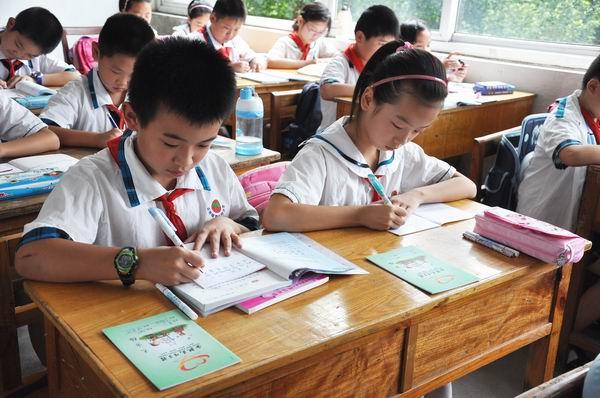 中小学上学时间推迟,对教师和学生来说是利还是弊?