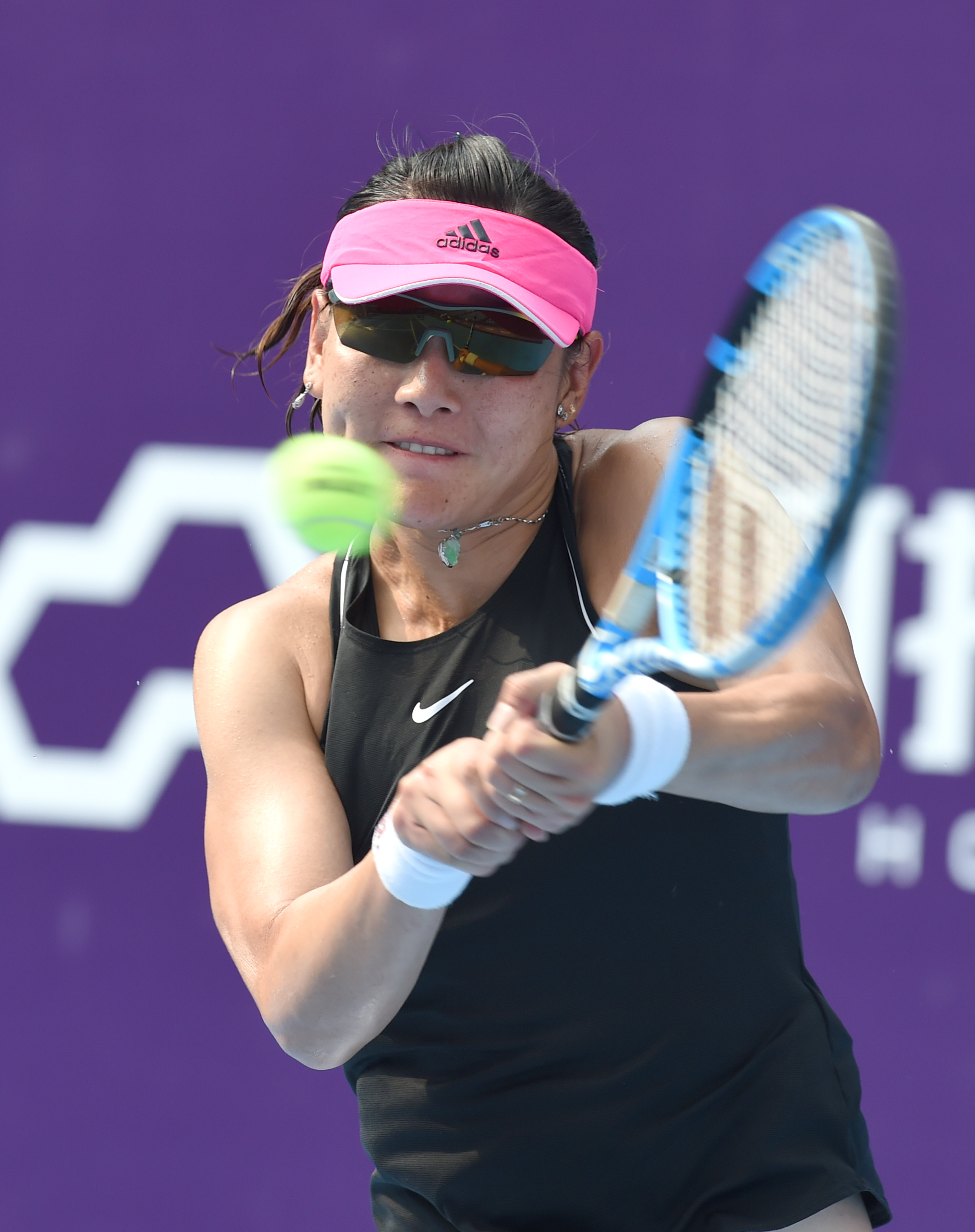 网球——广州公开赛:郑赛赛晋级第二轮