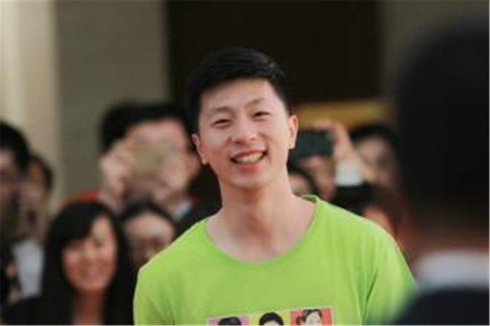 父亲节马龙晒出儿子的一波全身照!马龙深情凝望,幸福满满