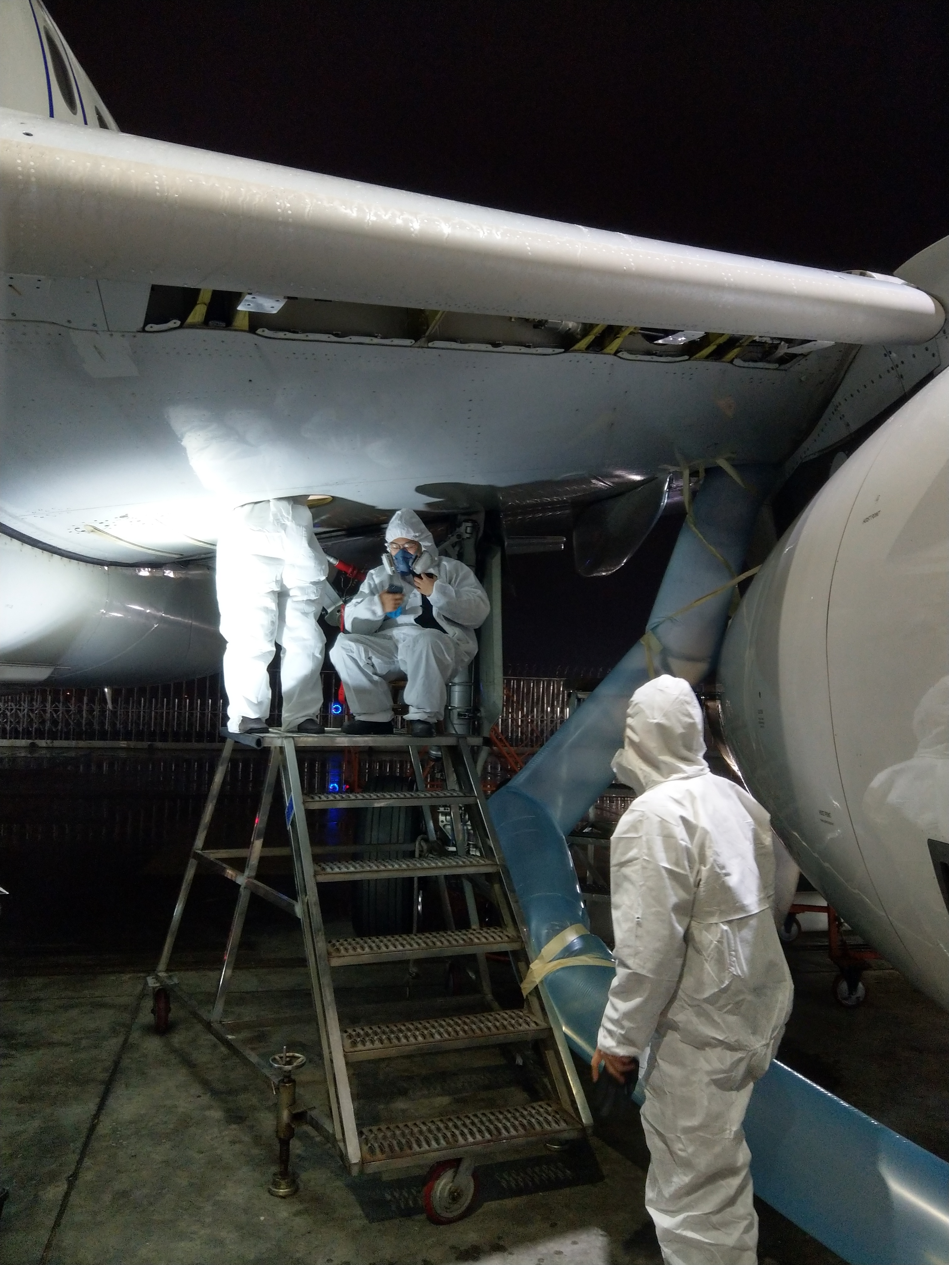 大家日常经常碰到汽车漏油,飞机漏油了怎么处理?