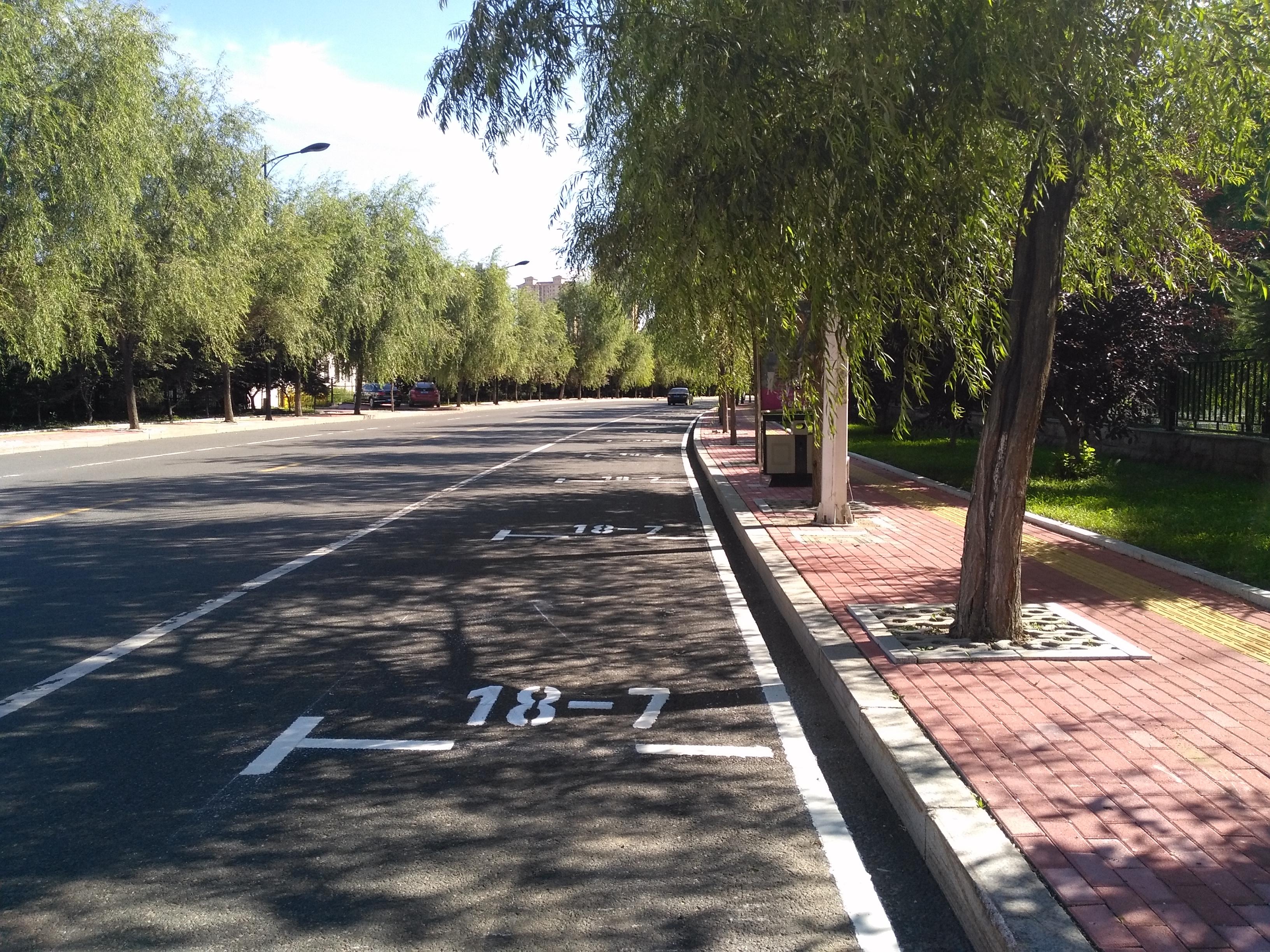 即日起,吉林市兴隆街这个路段白天可以停车了