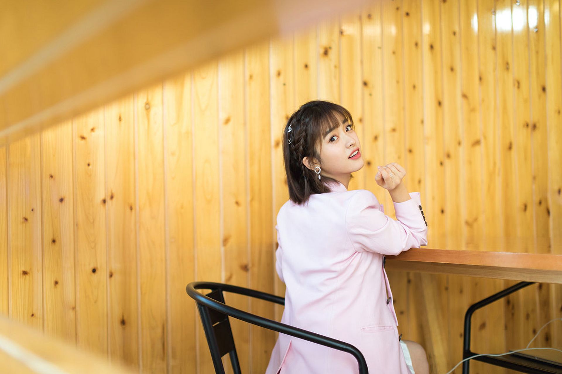 近日,在一档综艺节目中,沈月,陈都灵和谢依霖在谈及生育问题时,沈月