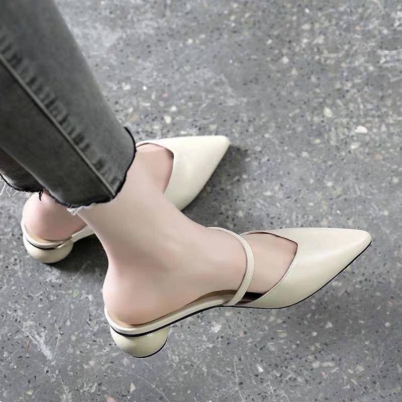 不用穿恨天高也能显瘦,尖头平底鞋显高又显瘦,小个子女生必备