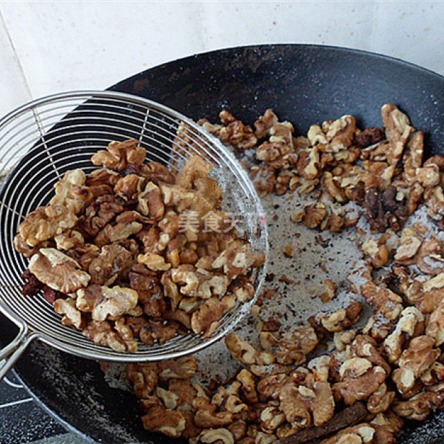 盐酥核桃仁,酥脆香甜,每一口都酥到心里!