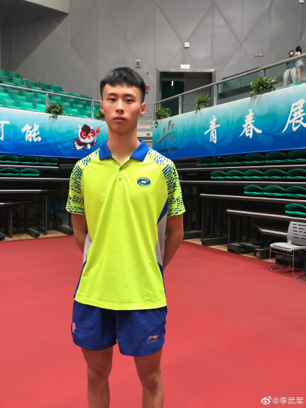 爱徒夺冠翟一鸣沾光登最高领奖台!李晓霞因老公胡子遭球迷调侃