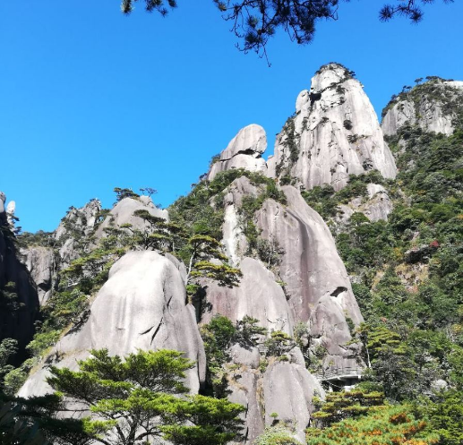 玉华峰,位于三清山风景区玉虚峰西北,是三清山第三大主峰