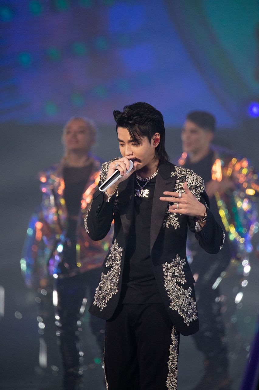 吴亦凡再次出席国际盛典,压轴演唱惊艳全场  2023年5月17日消息