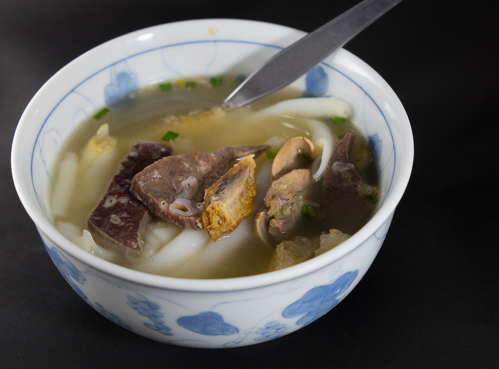 芭蕉花炖猪心是云南特色菜肴,口感鲜美,具有滋补养心,降压降脂的功效.