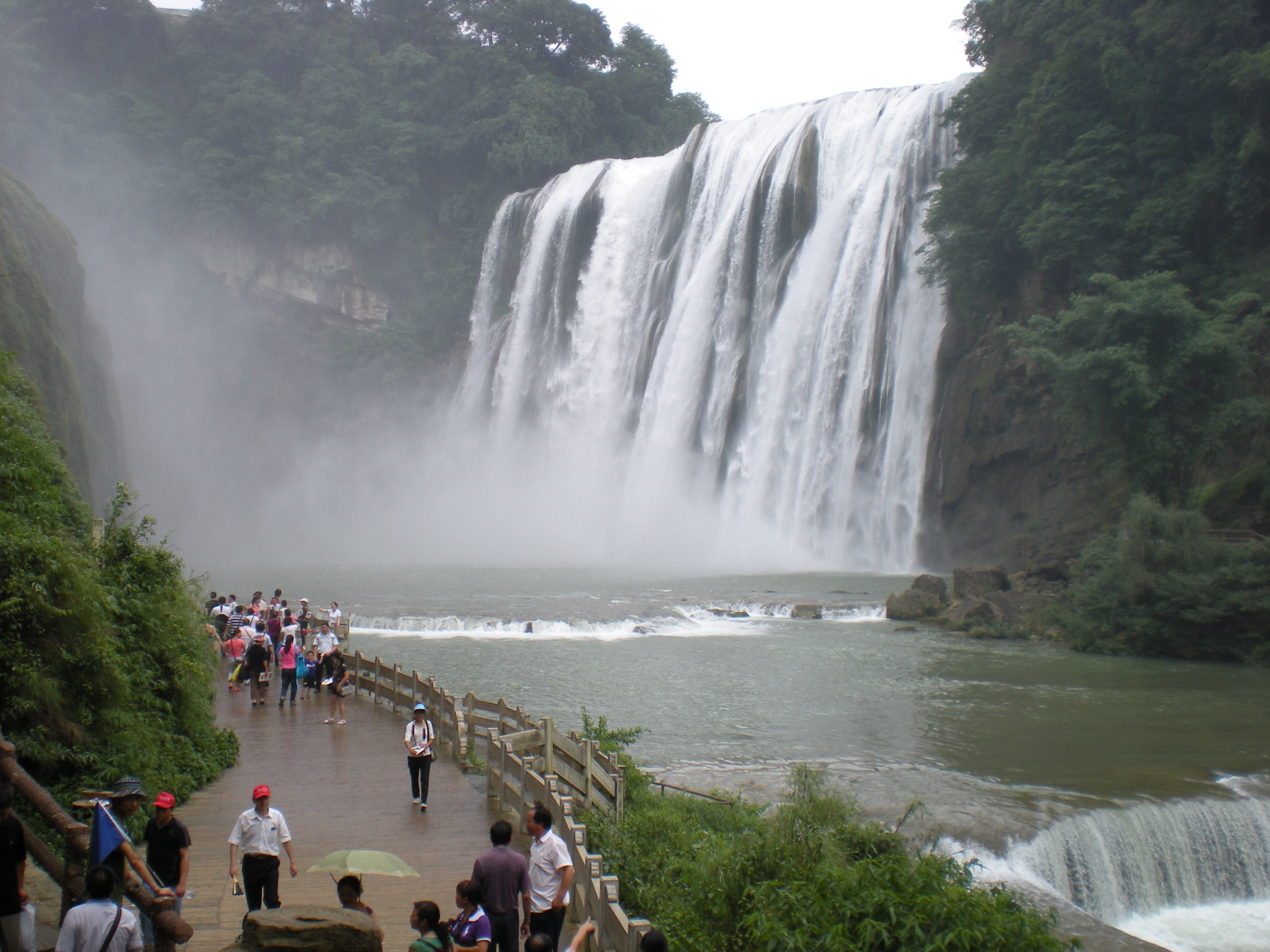 黄果树瀑布算什么,这里私藏着"亚洲第一宽"的绝美瀑布!