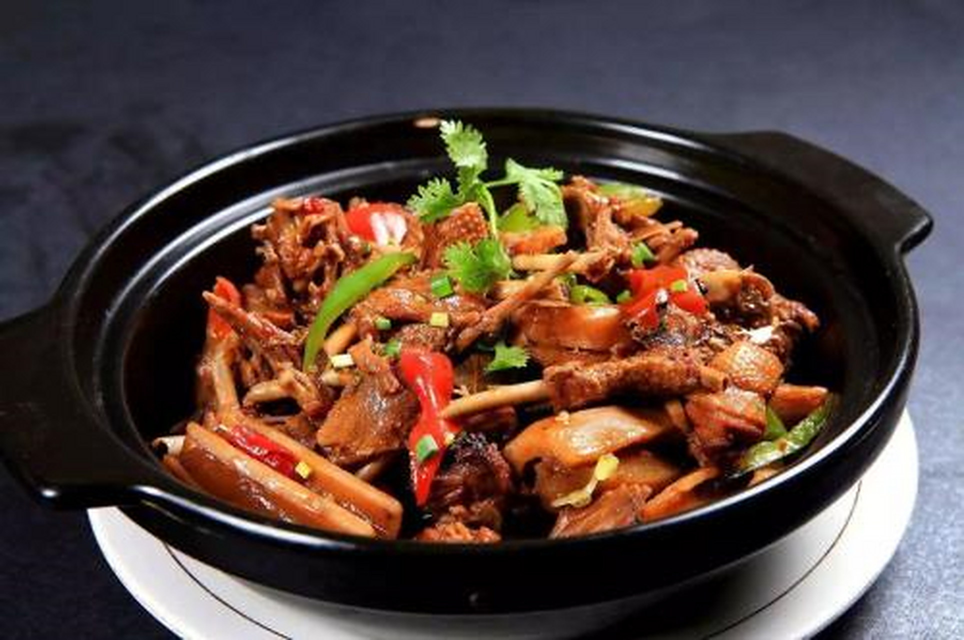 城市小吃地图#湘西土匪鸭:湘西原产"土匪",这老鸭炖了三个多钟头后