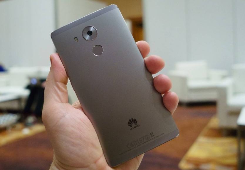 4年前的华为手机长这样,麒麟950 4000毫安,网友:满满的回忆