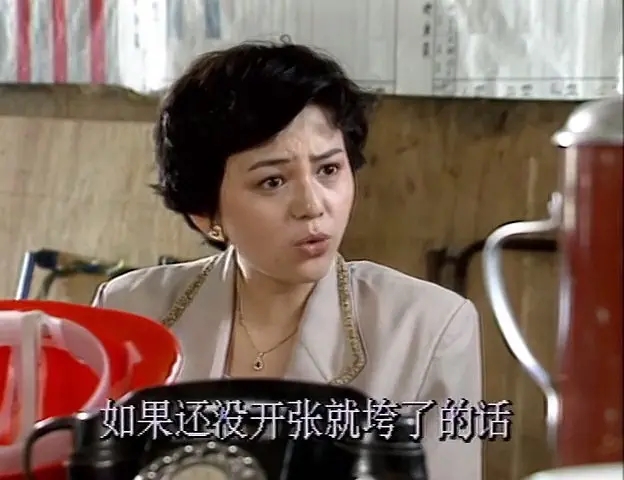 50岁王琳亮相穿粉裙身材姣好似少女,与"雪姨"形象差距大