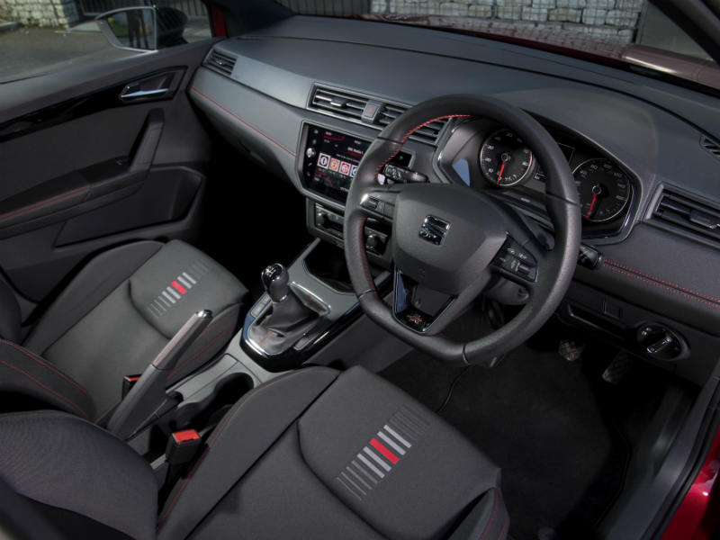 汽车:西雅特arona,实用又舒适,是一款抓地力比较强的车!