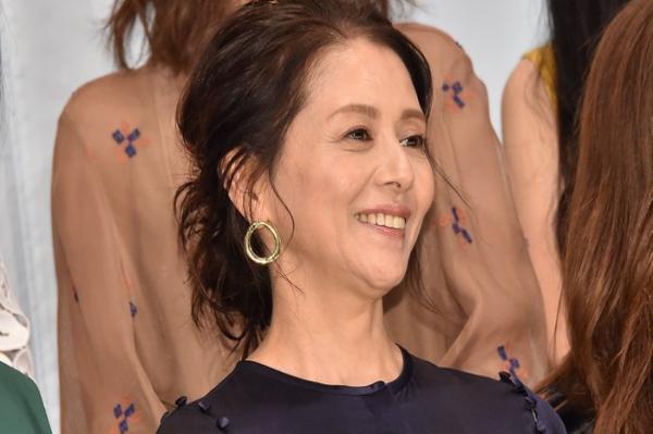 组图:小泉今日子出席主演电影活动 笑容温婉优雅