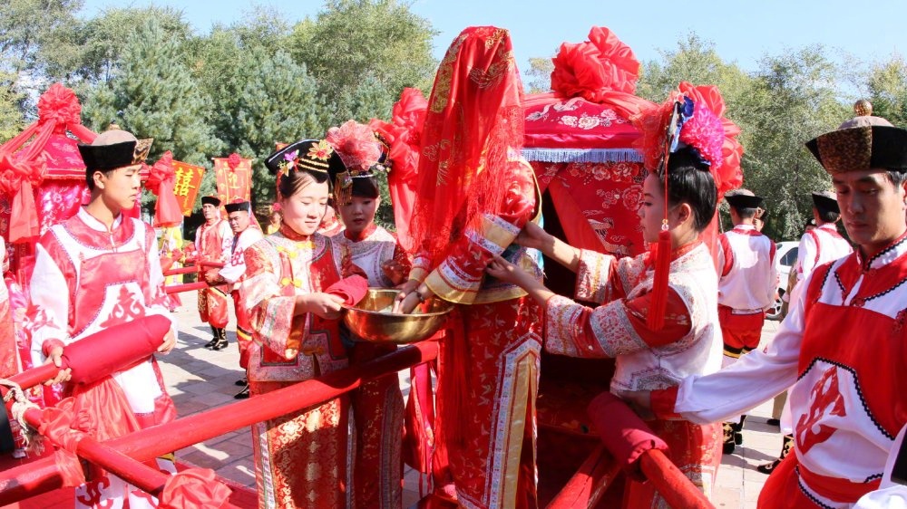 满族婚礼服饰图片