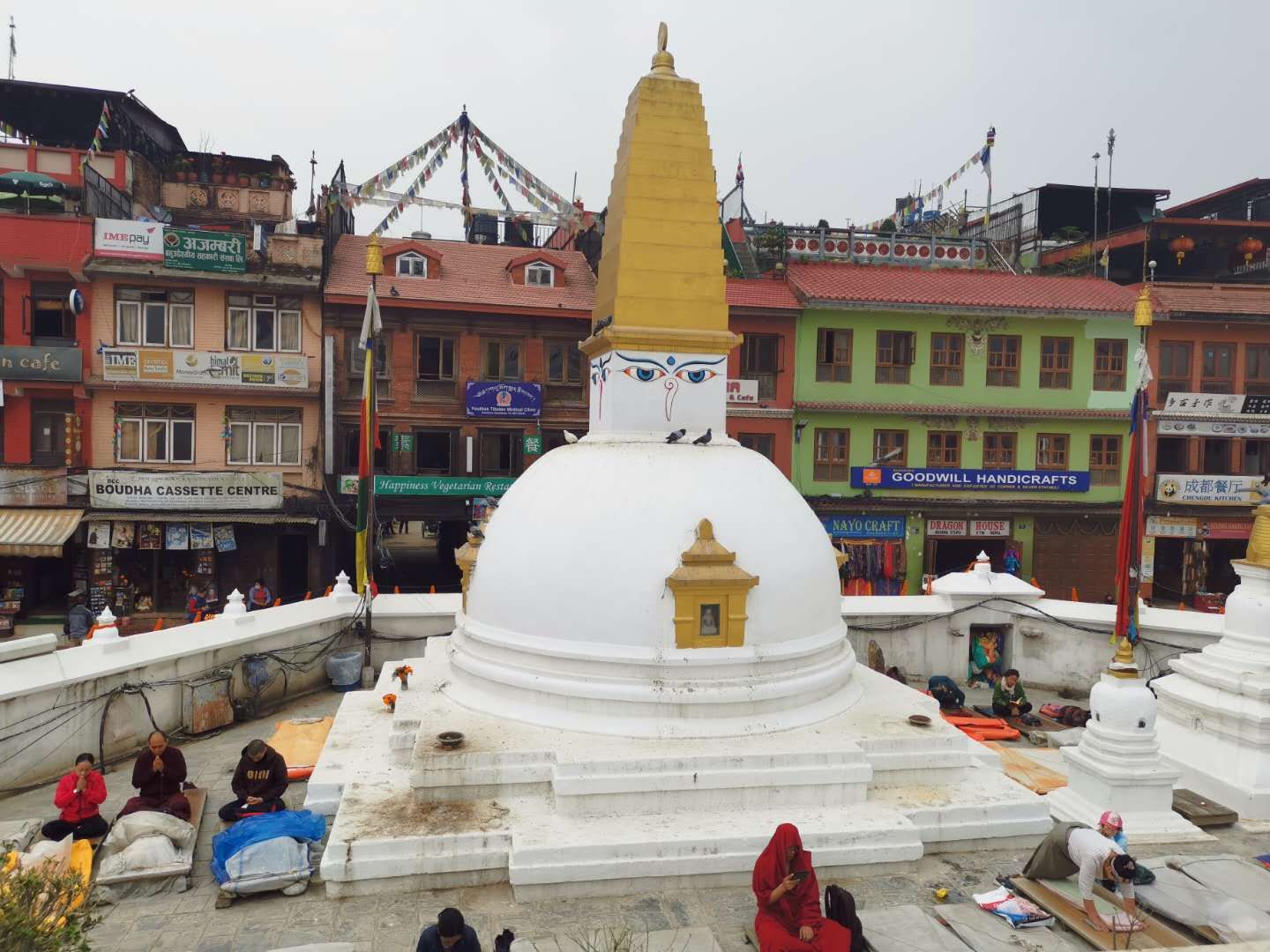 在尼泊尔加德满都的旅行中,凑空去附近的博大哈佛塔转了转,这是一处极