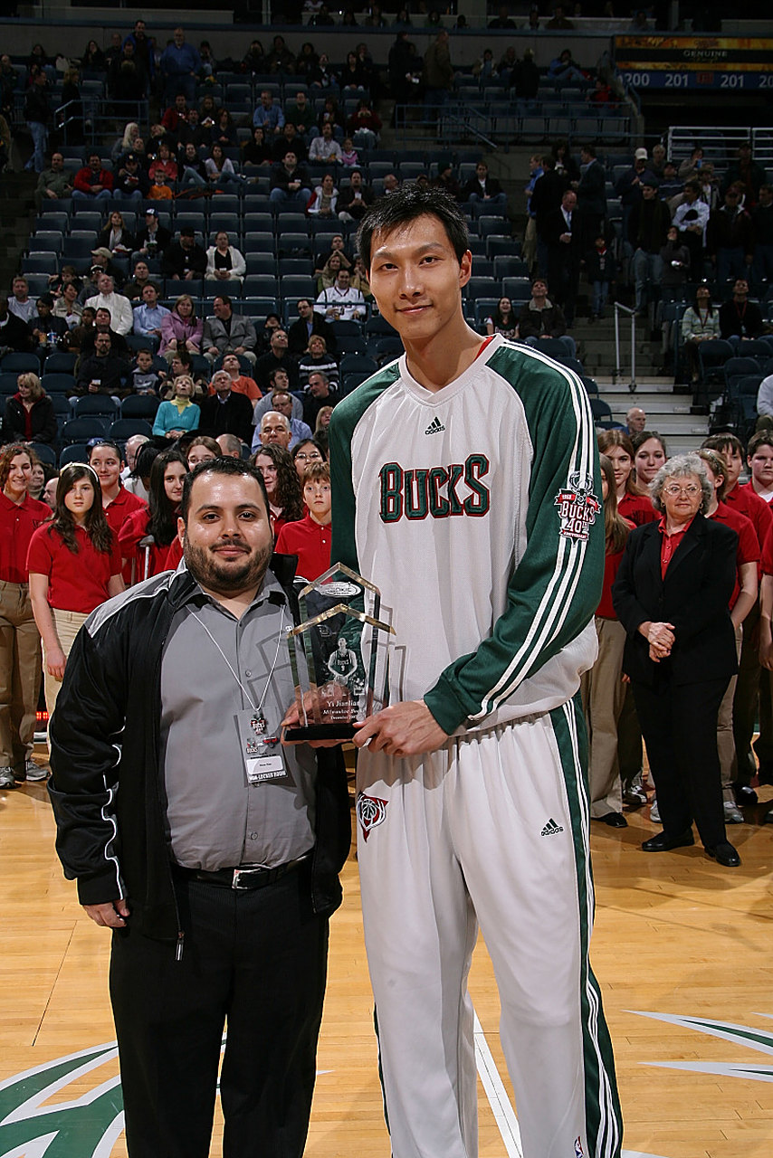 cba则有易建联和王治郅称霸,外援马布里华丽加盟.