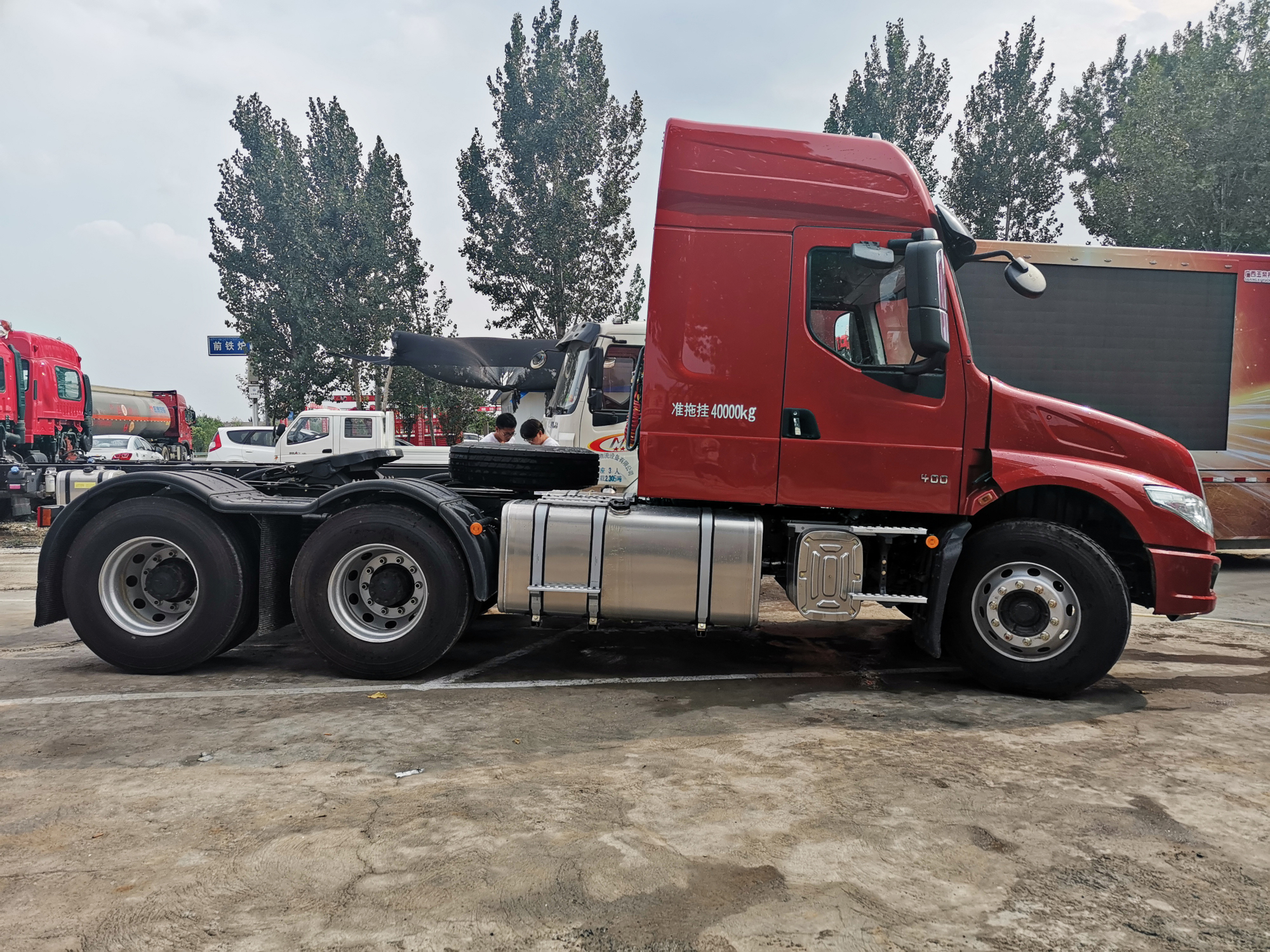 400马力 1400l双油箱,柳汽乘龙t5长头车要赶超美国长头车的节奏