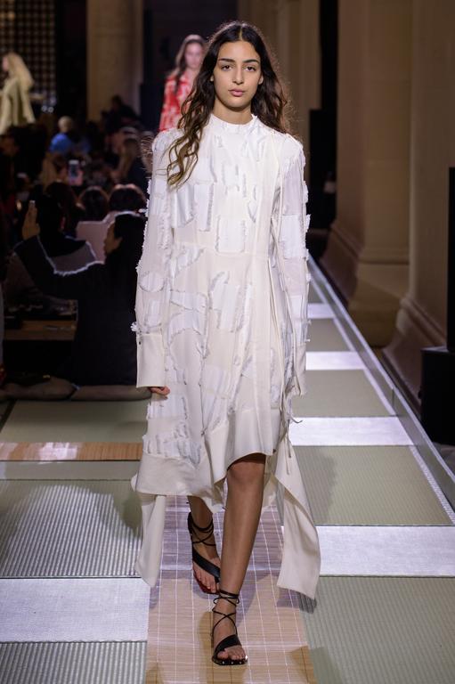 春夏巴黎时装秀:欧美高端走秀连衣裙,带你领略不一样的秀场风潮