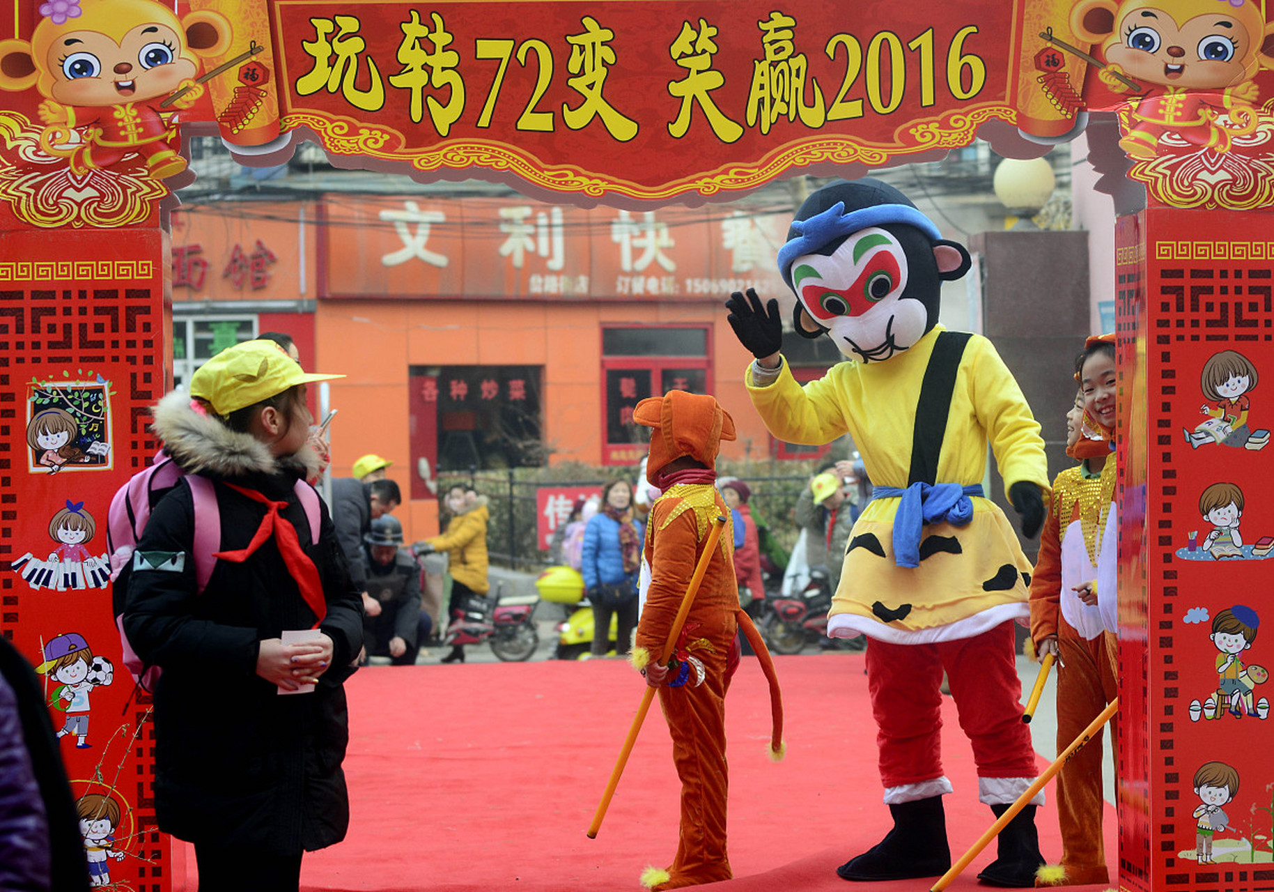 郑州商场小丑引流165x8513x0757生日小丑表演,开业小丑引流,泡泡秀