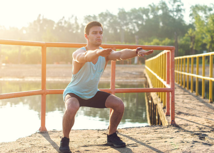 男人每天做50个深蹲,半个月以后,身体可能会收获3个"好处"