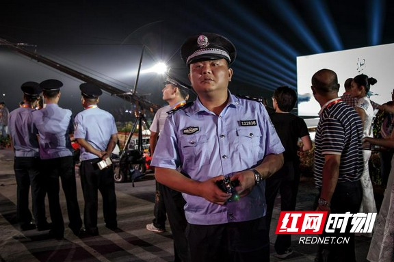 「公安英模」潘德志:面对持刀凶犯 半步不退让