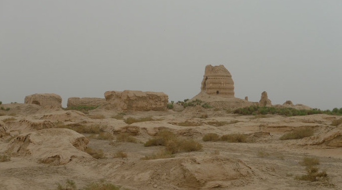 5月的莫贺延碛,气候变化无常,早上可能结冰,中午表温度高达40多度