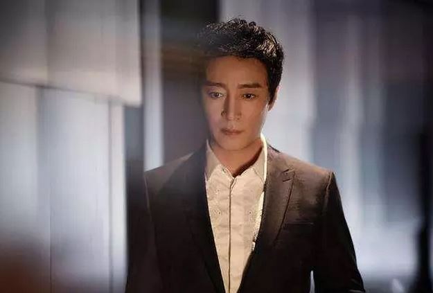 饰演燎原君的张钧然,这个扮相是不是有点像上一张的天帝呢?